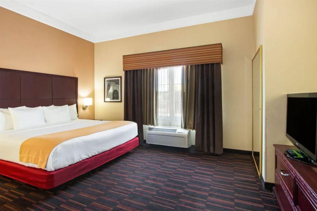 La Quinta Inn & Suites By Wyndham Albuquerque Midtown Extérieur photo