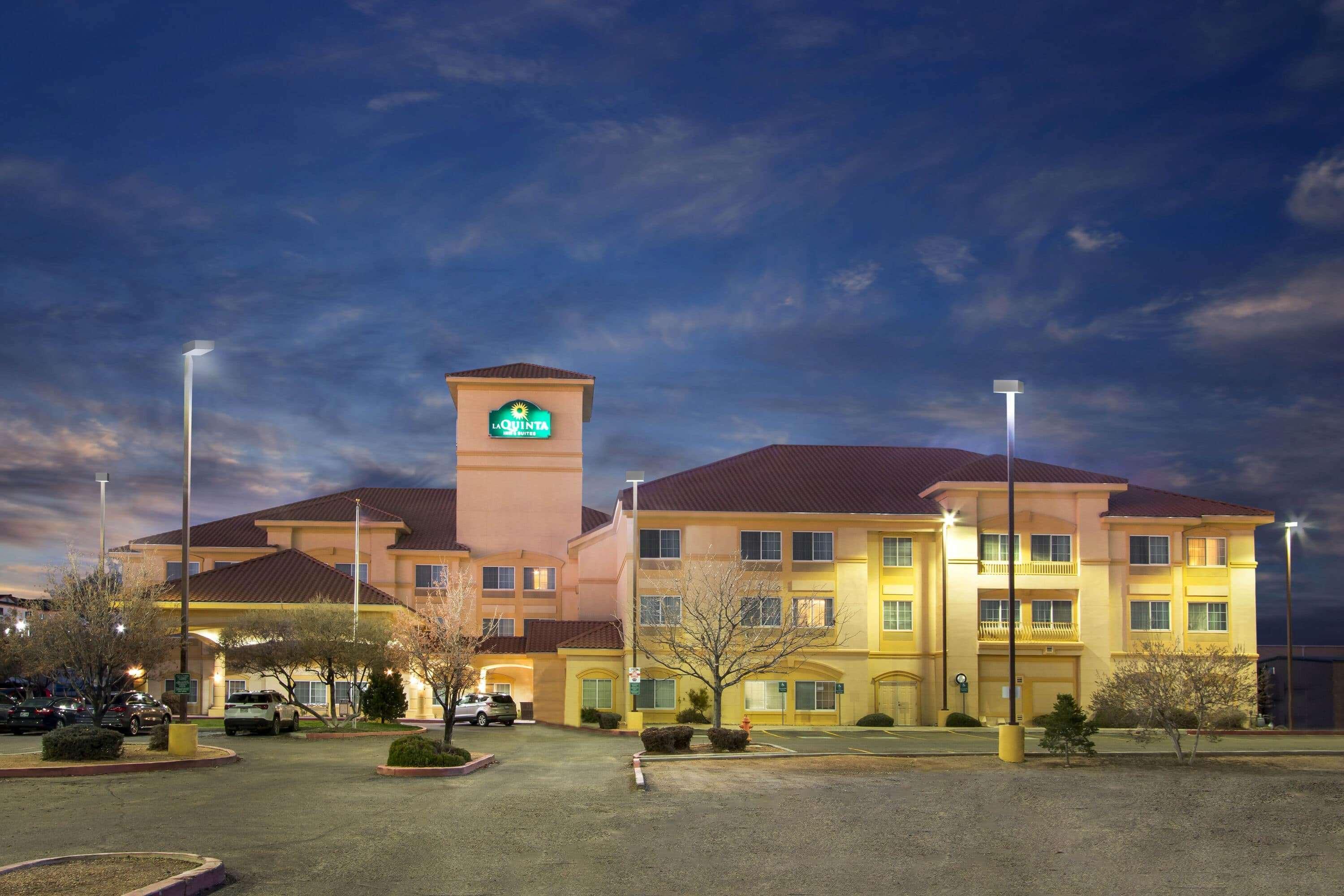 La Quinta Inn & Suites By Wyndham Albuquerque Midtown Extérieur photo