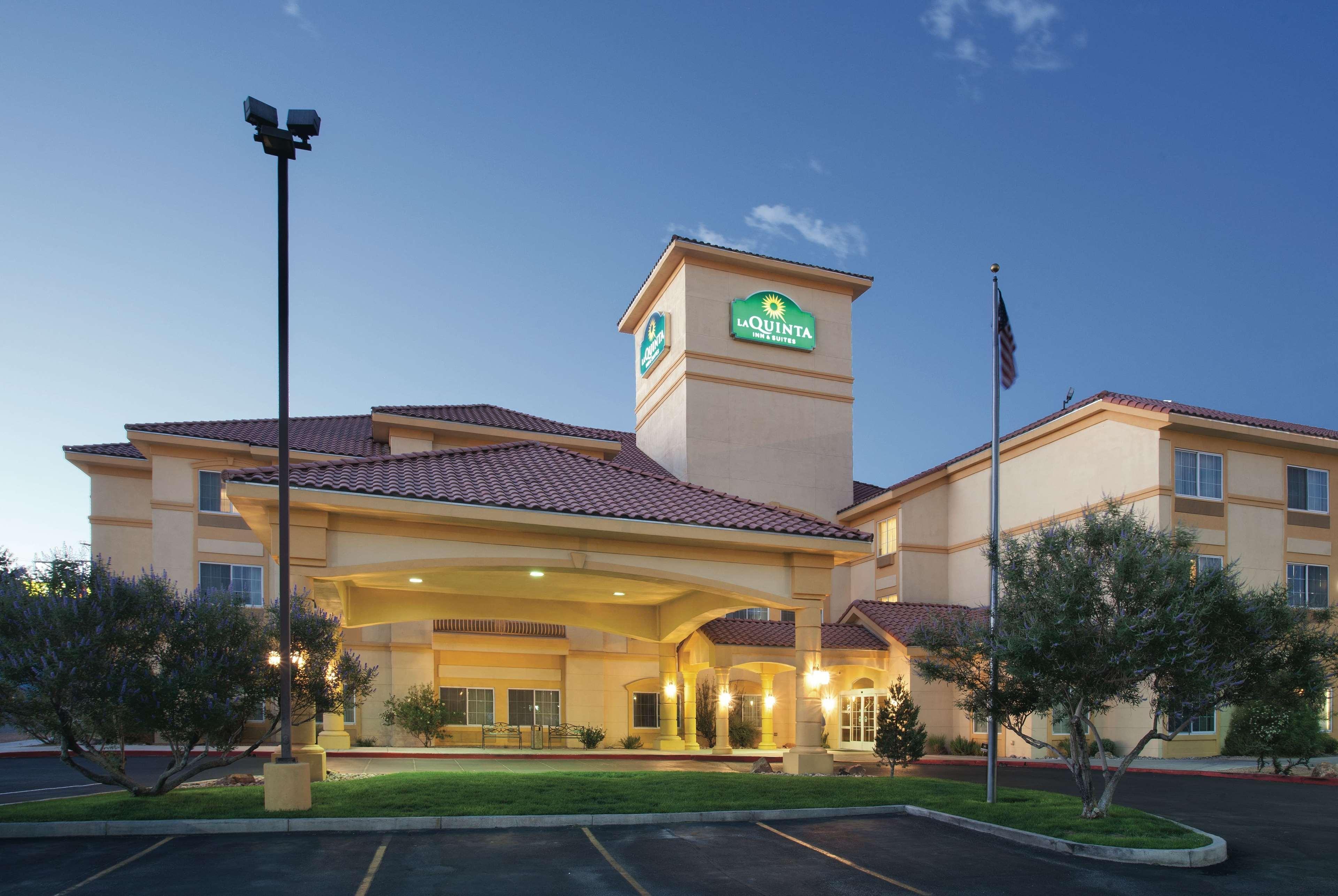 La Quinta Inn & Suites By Wyndham Albuquerque Midtown Extérieur photo