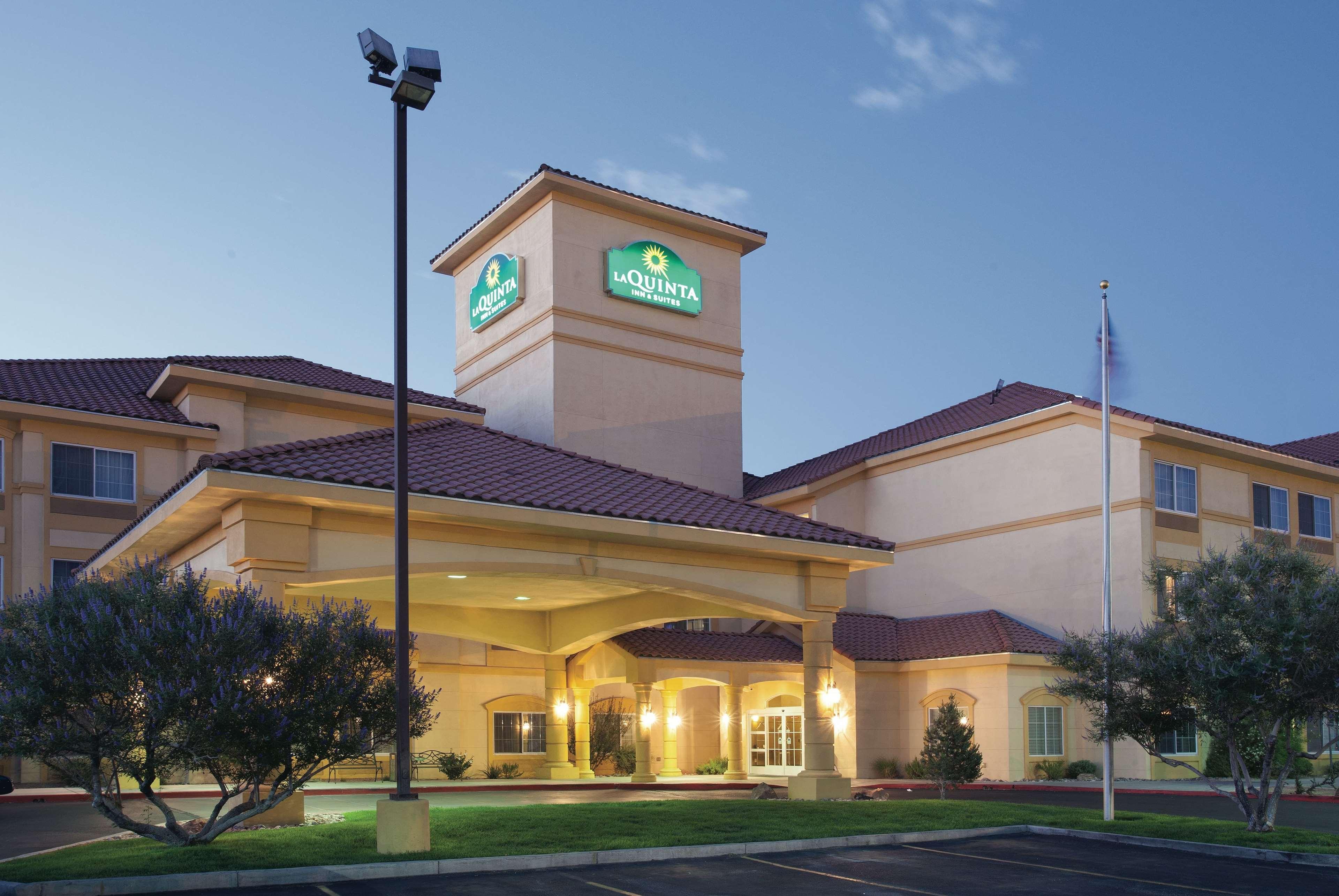 La Quinta Inn & Suites By Wyndham Albuquerque Midtown Extérieur photo