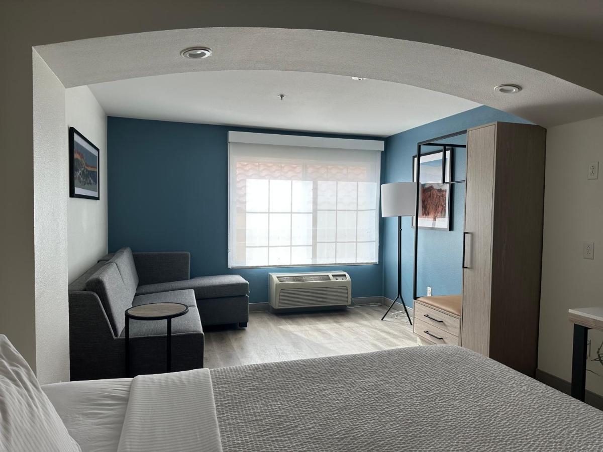La Quinta Inn & Suites By Wyndham Albuquerque Midtown Extérieur photo