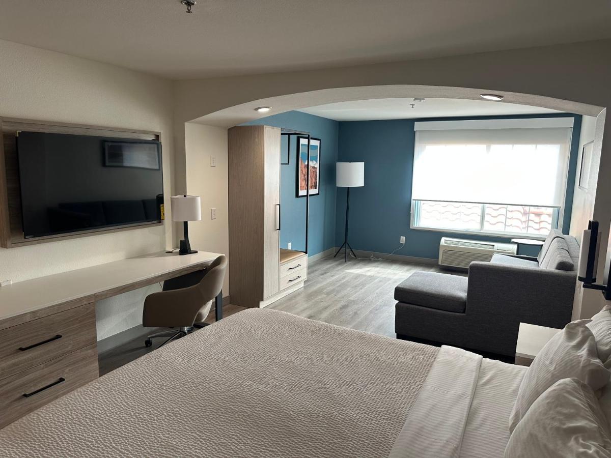 La Quinta Inn & Suites By Wyndham Albuquerque Midtown Extérieur photo